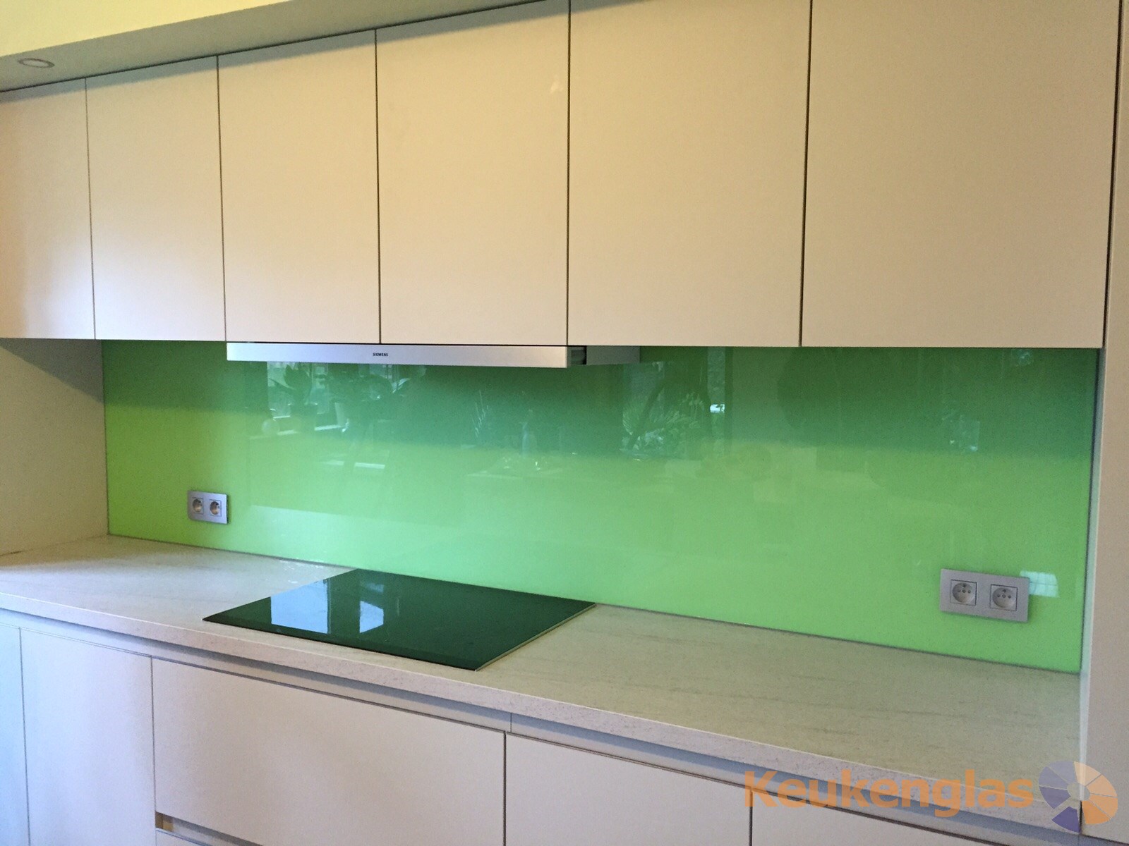 Groene keukenkastjes: keuken groene muur zelliges impermo ...