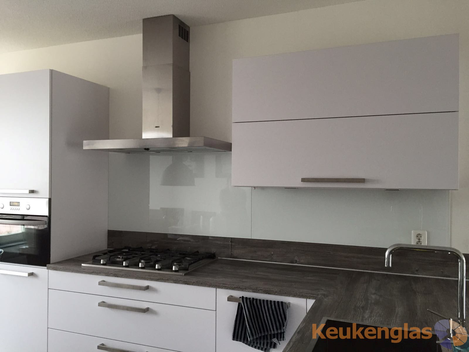 Spatwand kleur magnolia keukenglas