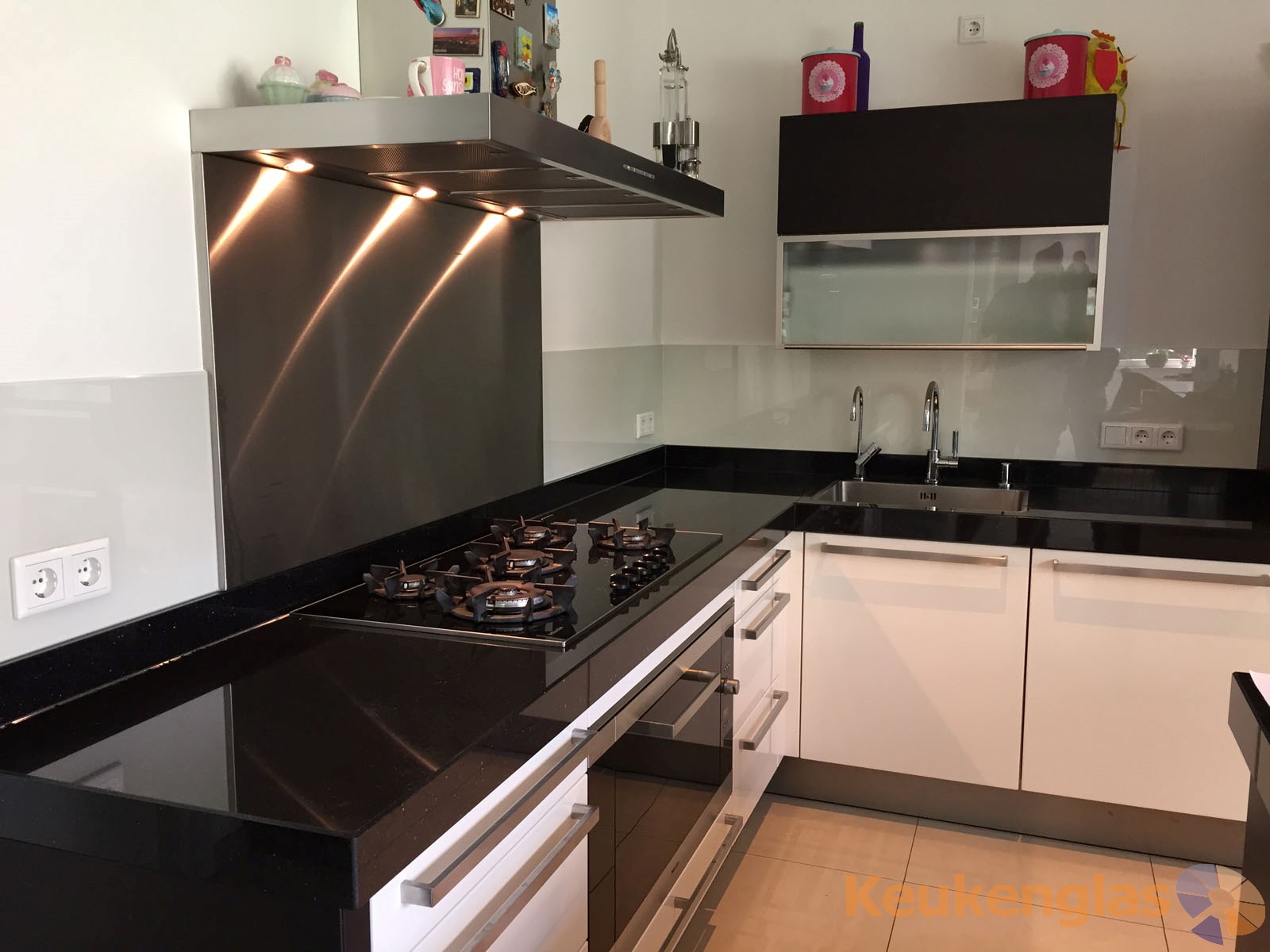 Glazen spatwand wit in uden (nl) keukenglas