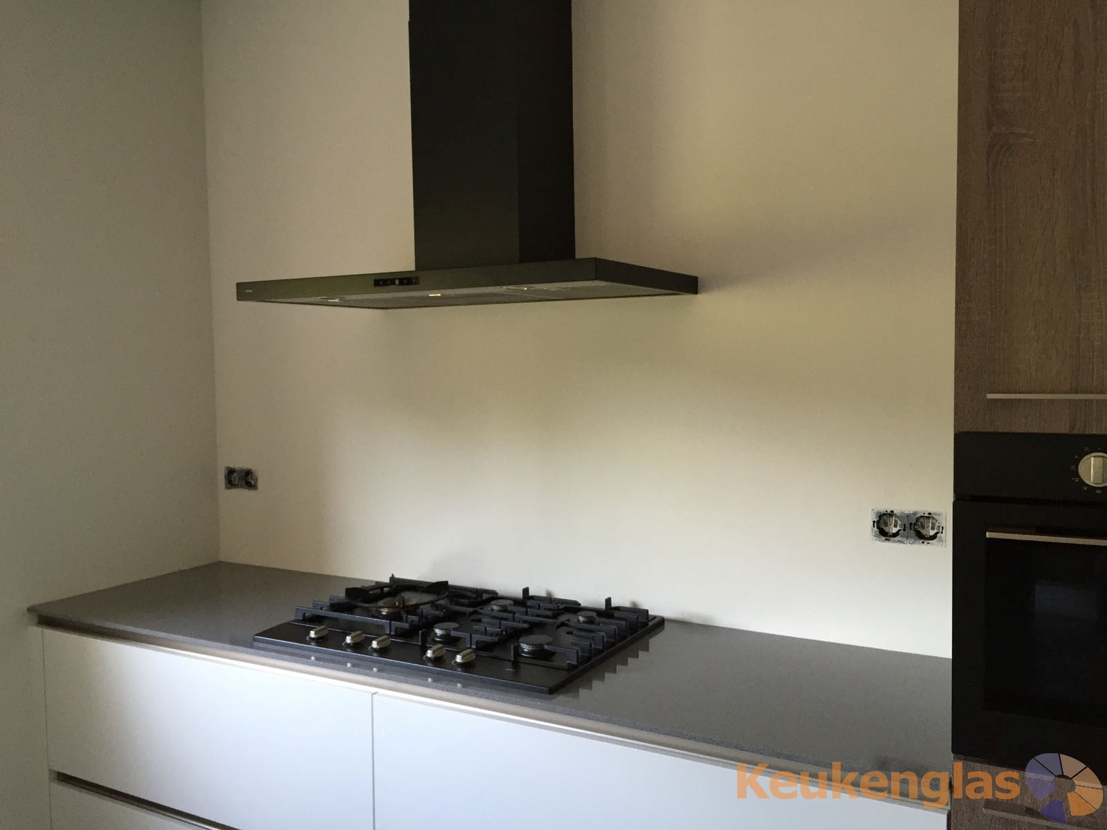 Wit spatscherm keuken oudenbosch keukenglas