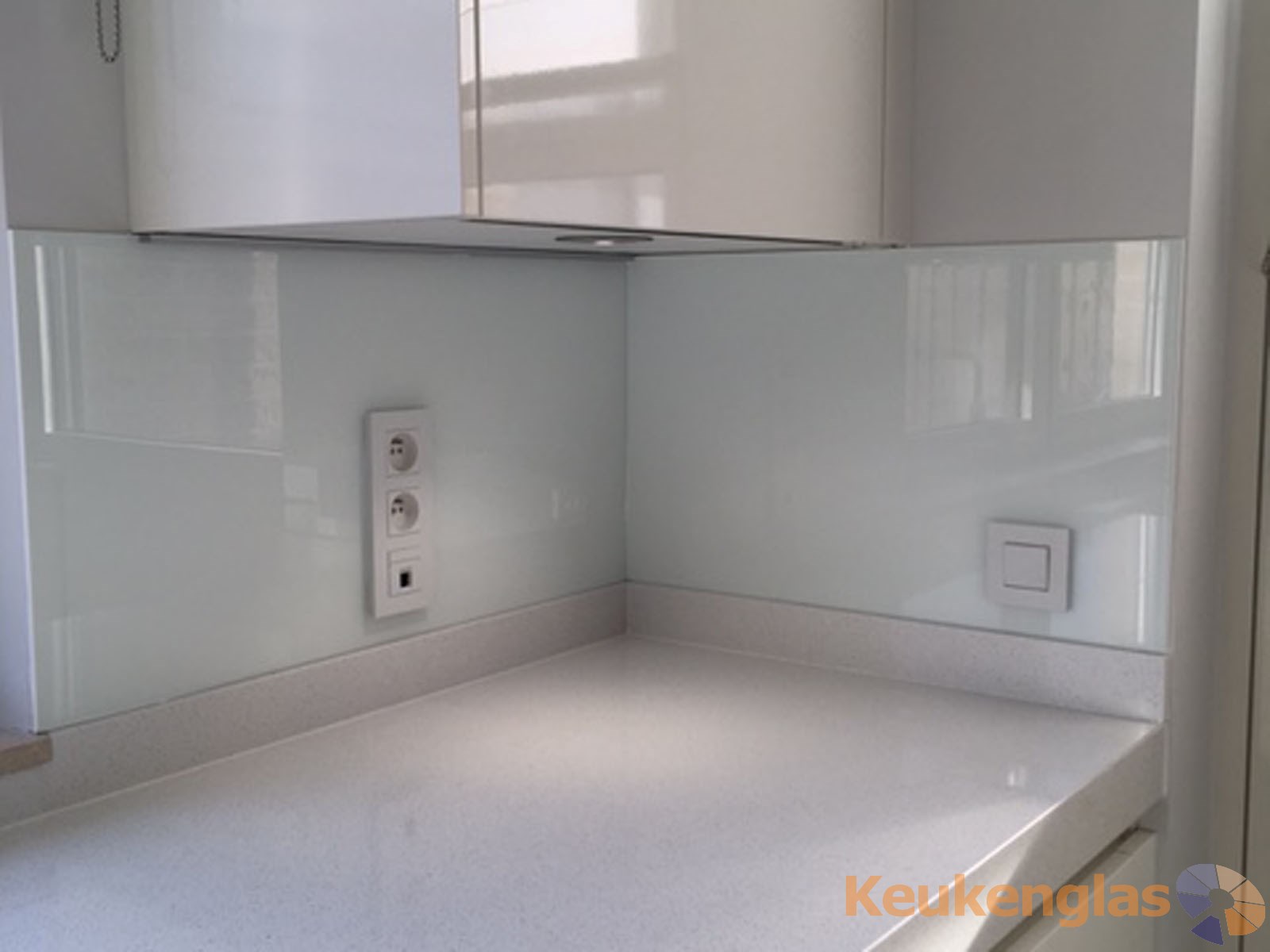 witte-keuken-spatwand-overpelt