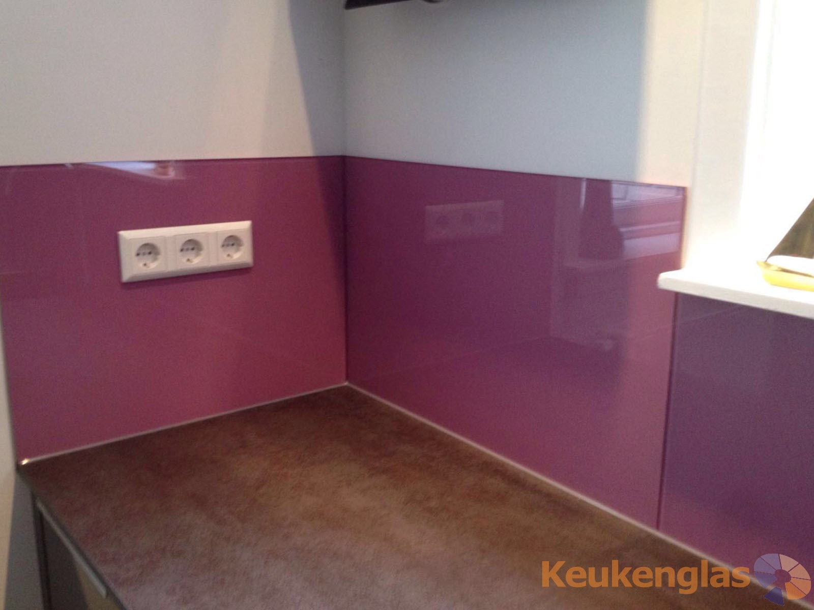 Paarse glazen keukenwand Aerdenhout 2