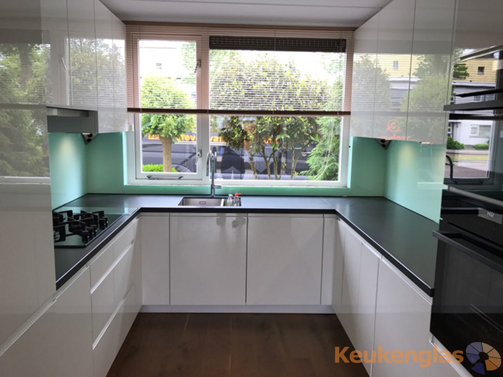 Mintgroene keuken achterwand Amstelveen 2