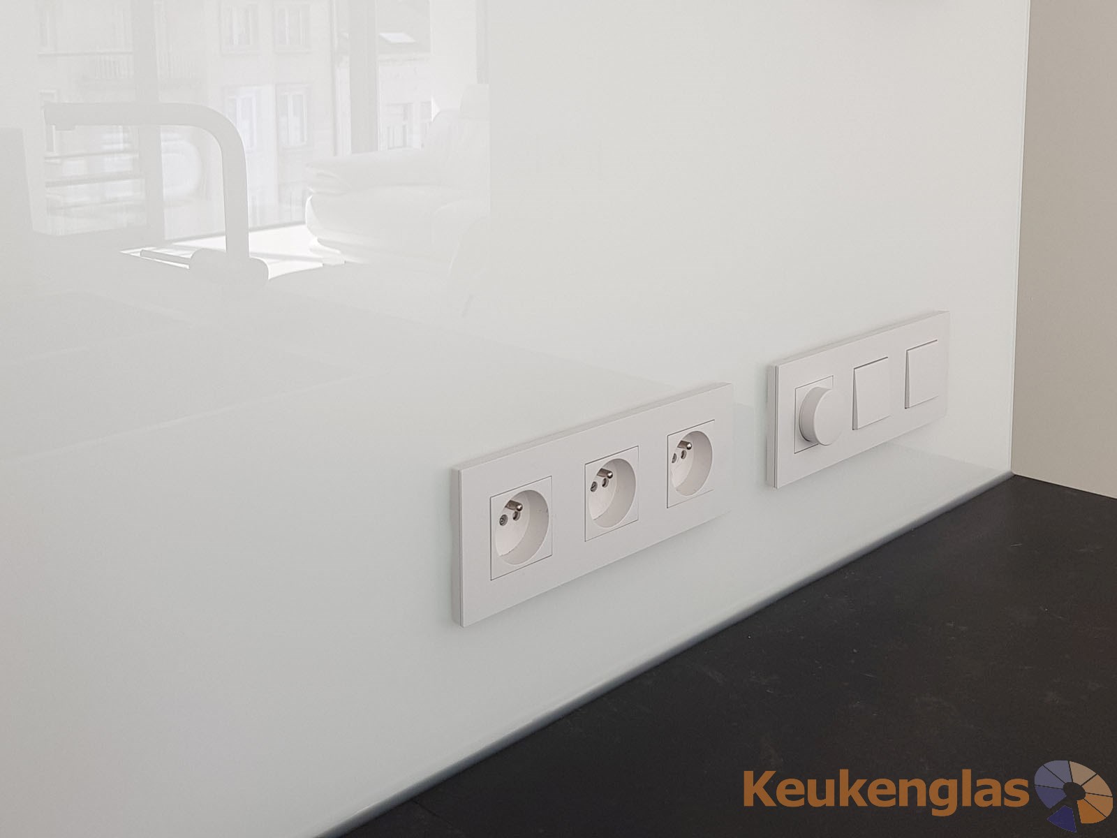 Witte keukenwand Antwerpen 2