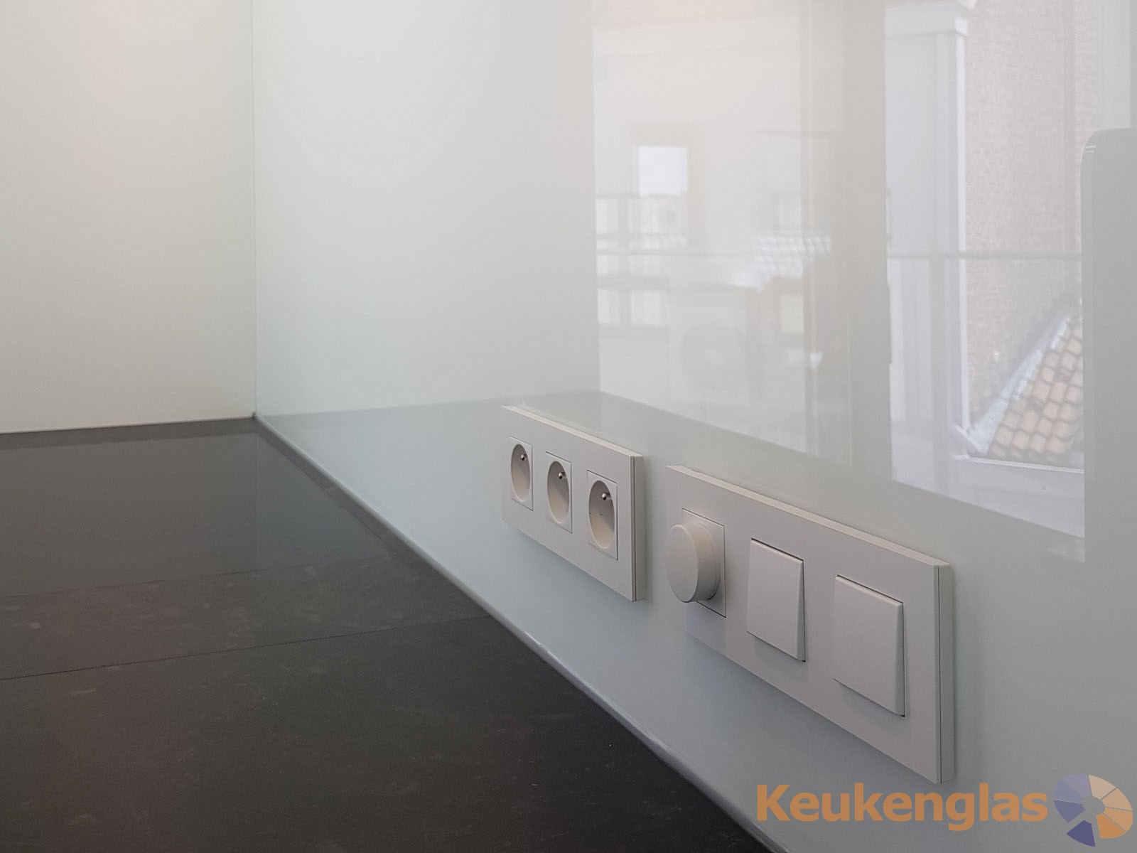 Witte keukenwand Antwerpen 3