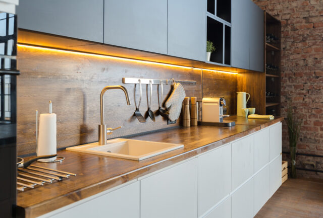 Industriële keuken achterwand houten look
