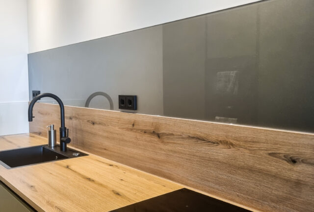 Keukenachterwand in houten keuken