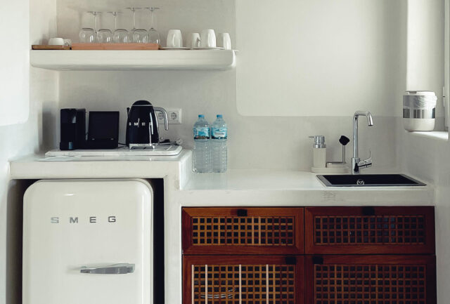 Keuken spatwand minimal stijl SMEG koelkast