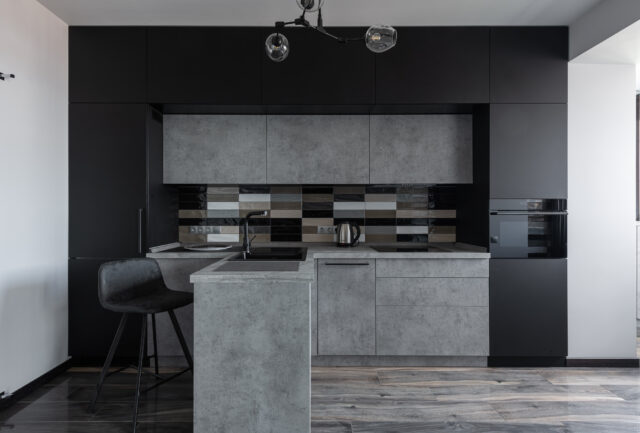 Spatwand keuken tegels grijs zwart