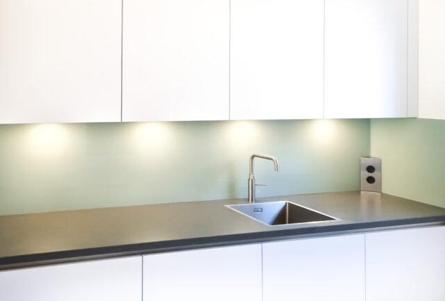 spatwand achter fornuis groen