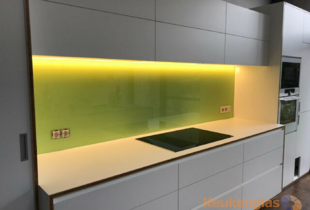 Groene Spatwand keuken met led