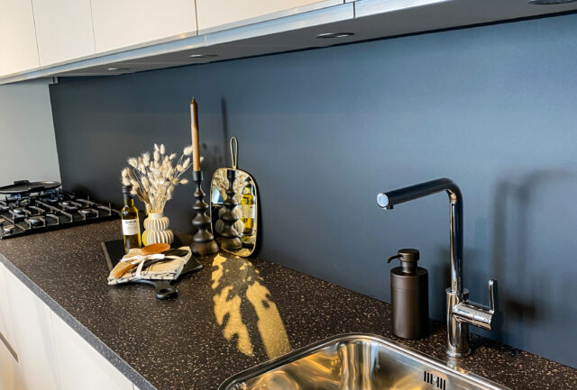Spatwand keuken mat glas zwart