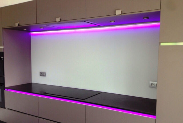 Spatwand keuken met led wit