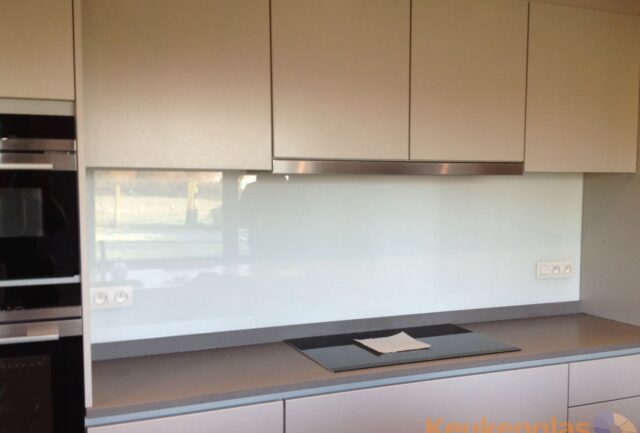 Witte keukenwand van glas Belgie