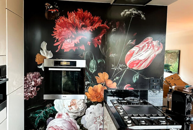 Bloemen print op achterwand in Amstelveen
