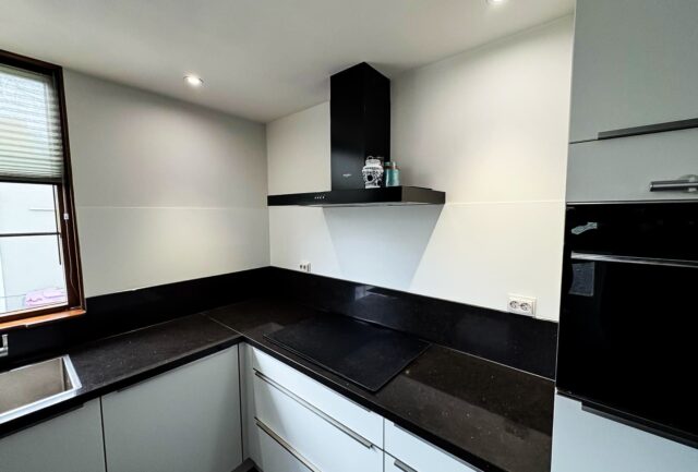 Witte aluminium keuken achterwand in Spijkenisse